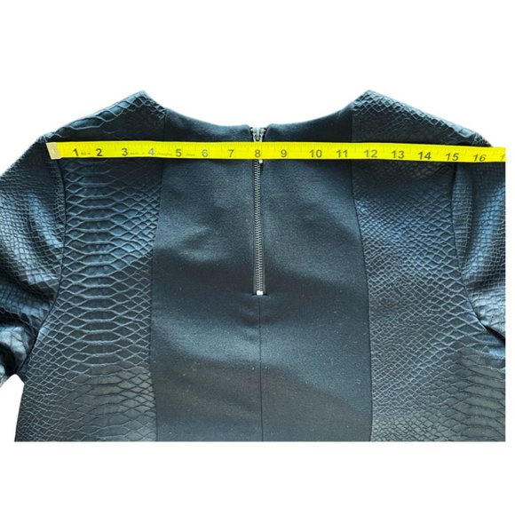 🌸4/$20🌸 Faux Snake Leather Boxy Crop Top - Picture 11 of 14